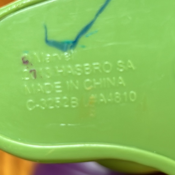 Hasbro Incredible Hulk, action figurine.  Good used condition.  Dated 2013. - Picture 8 of 8